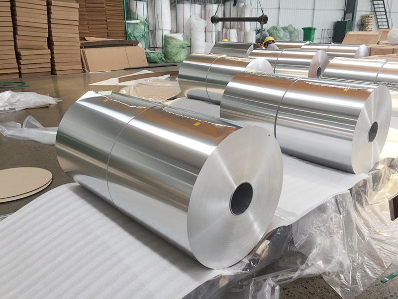 耐食性の高いアルミ箔を金属防具に使用する理由は